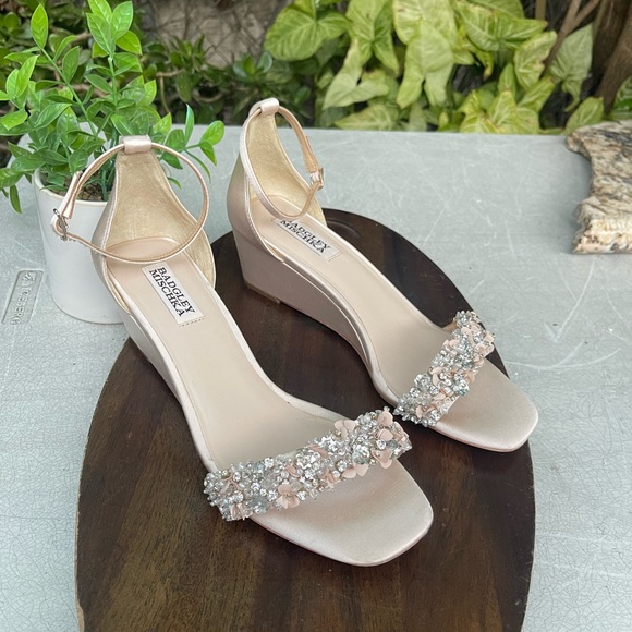 - Badgley Mischka Soft Nude Crystal embellished wedge heel ankle strap size 9.5 - Picture 6 of 13